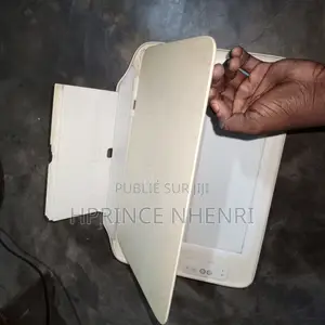 Une Machine De Scanner À Vendre Qui Fonctionne Avec Un Petit Problème