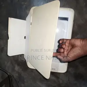 Une Machine De Scanner À Vendre Qui Fonctionne Avec Un Petit Problème