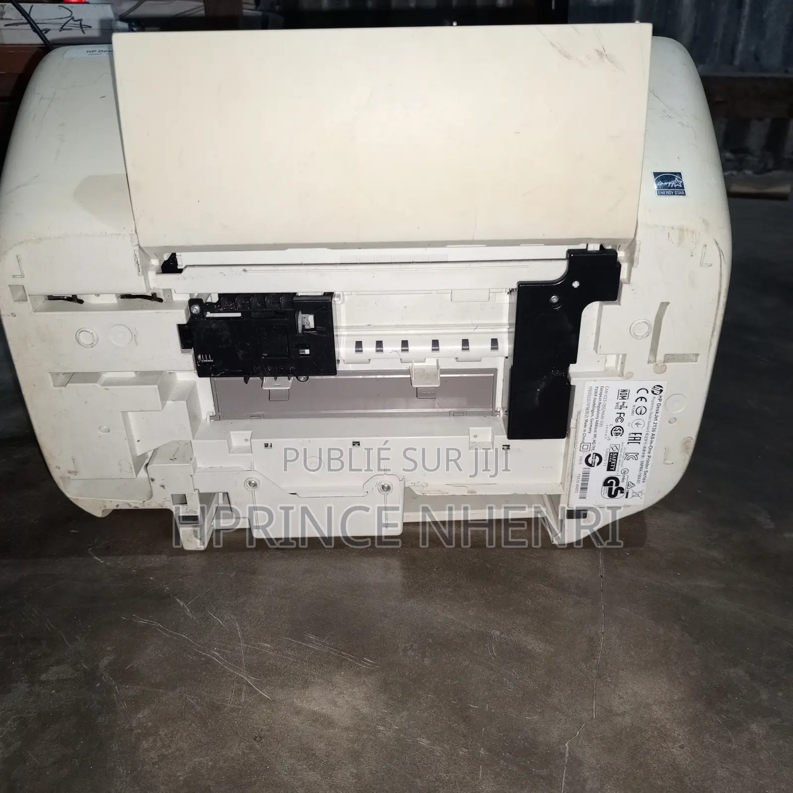 Une Machine De Scanner À Vendre Qui Fonctionne Avec Un Petit Problème