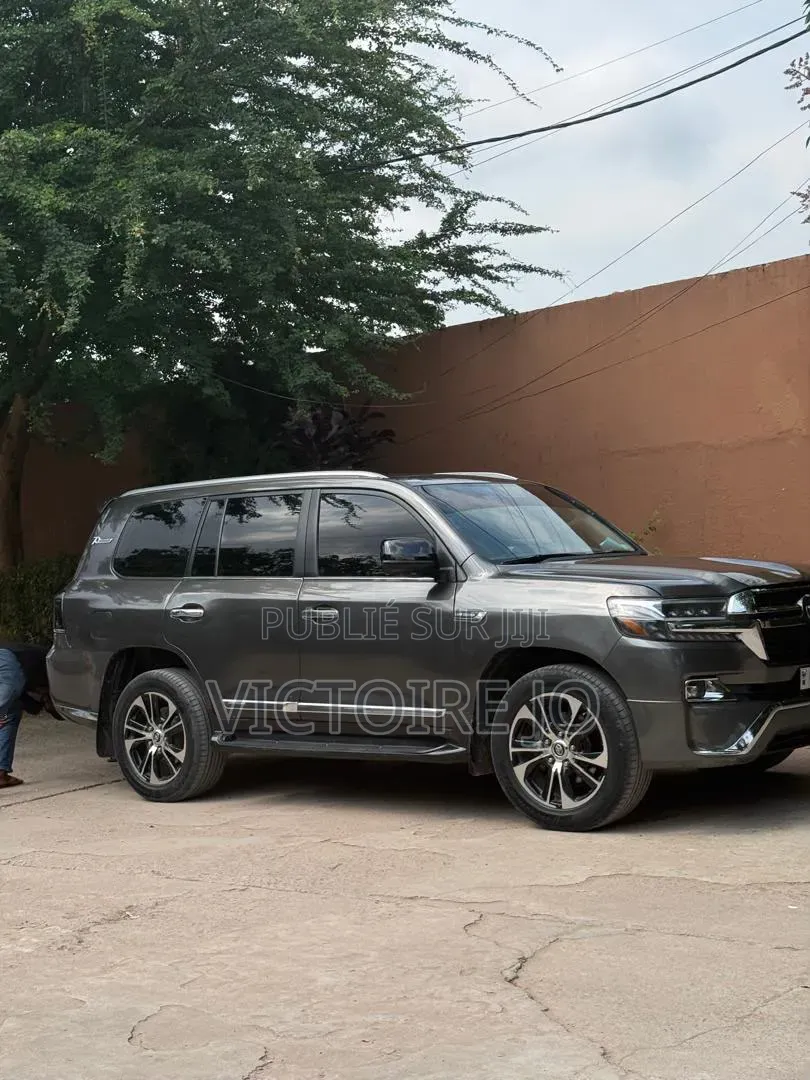 Toyota Land Cruiser 2021 Gris