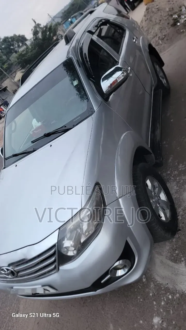 Toyota Fortuner 2015 Gris