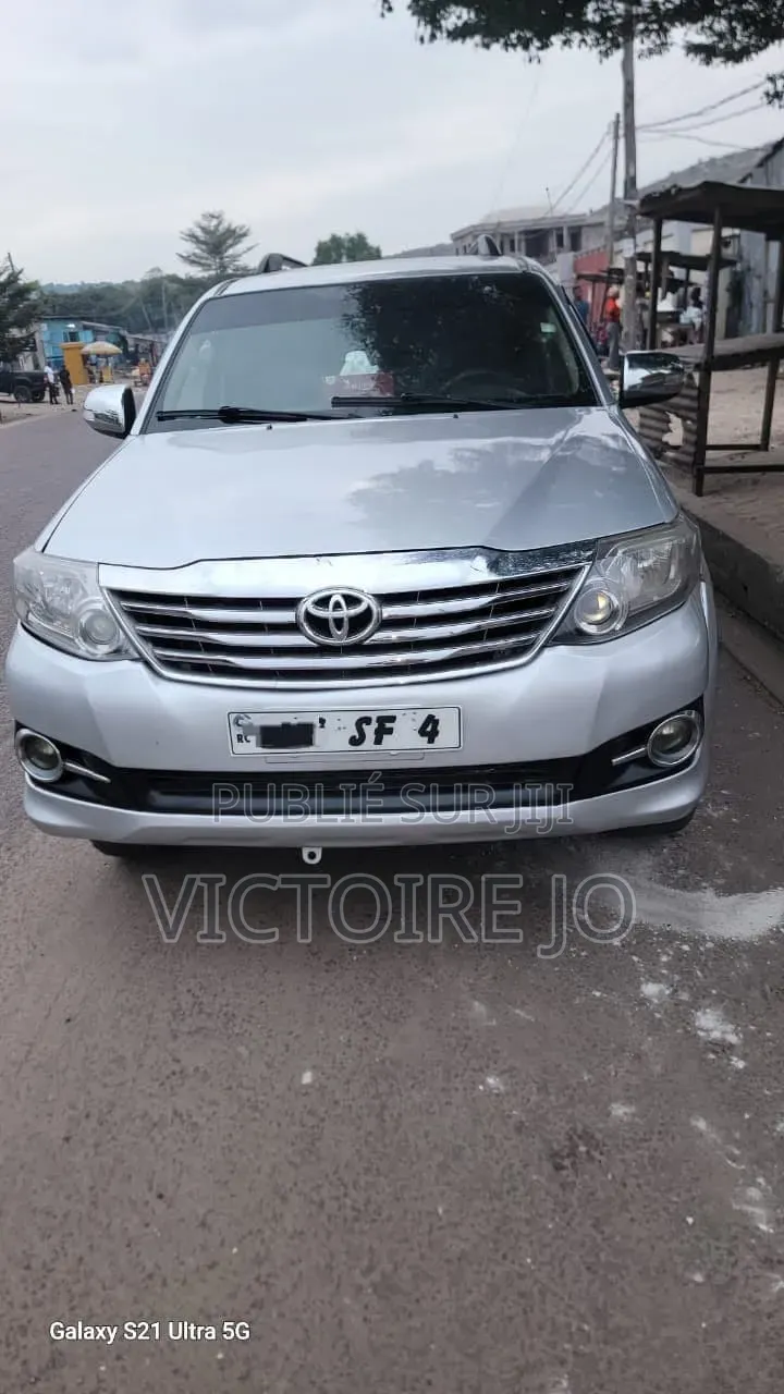 Toyota Fortuner 2015 Gris