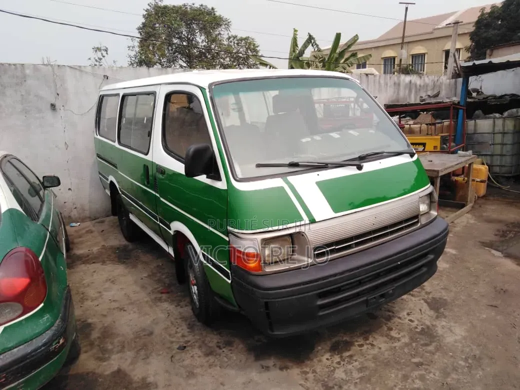Toyota HiAce 2016 Vert