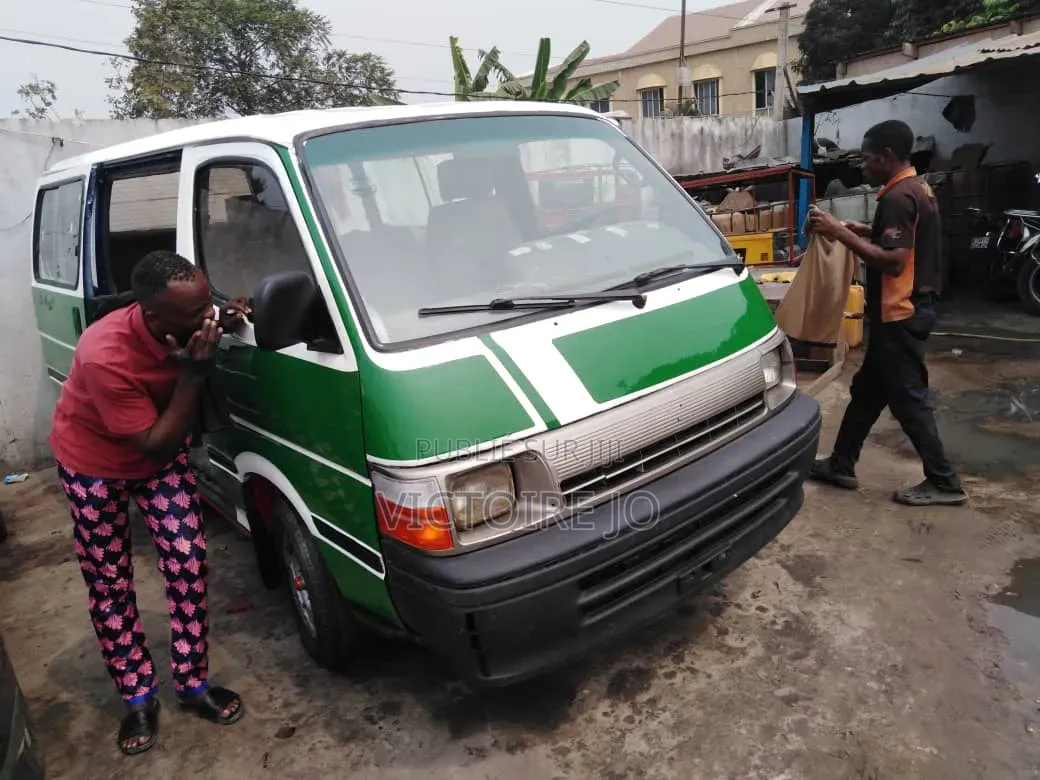 Toyota HiAce 2016 Vert