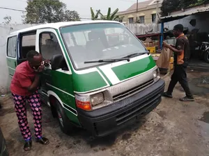 Toyota HiAce 2016 Vert