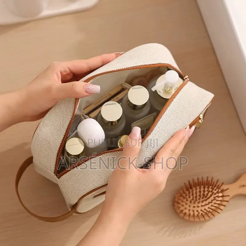 Tousse De Toilette