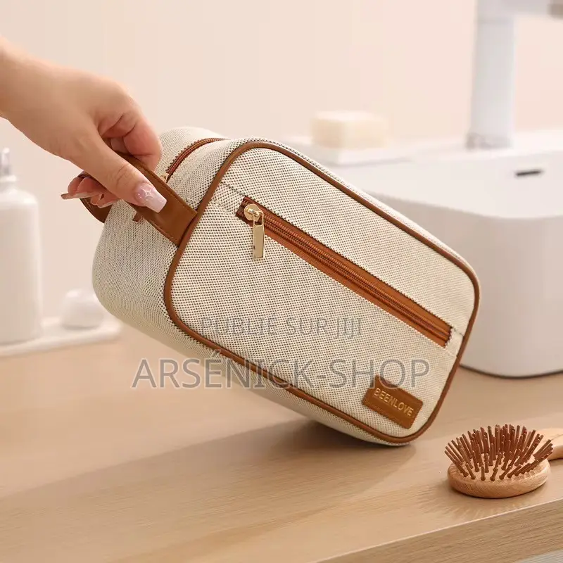 Tousse De Toilette