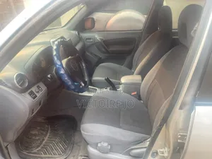 Toyota RAV4 2018 Gris