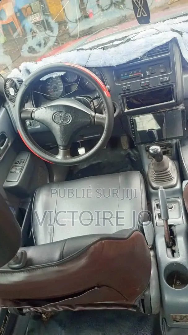 Toyota RAV4 2017 Rouge