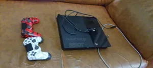 PS4 Fat - Presque Neuf Avec Manette