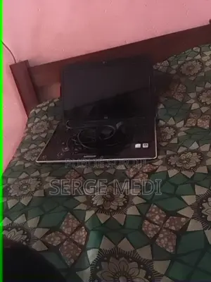 Ordinateur portable HP 14-dq1088wm 8GB Intel Core i3 HDD+SSD 128GB