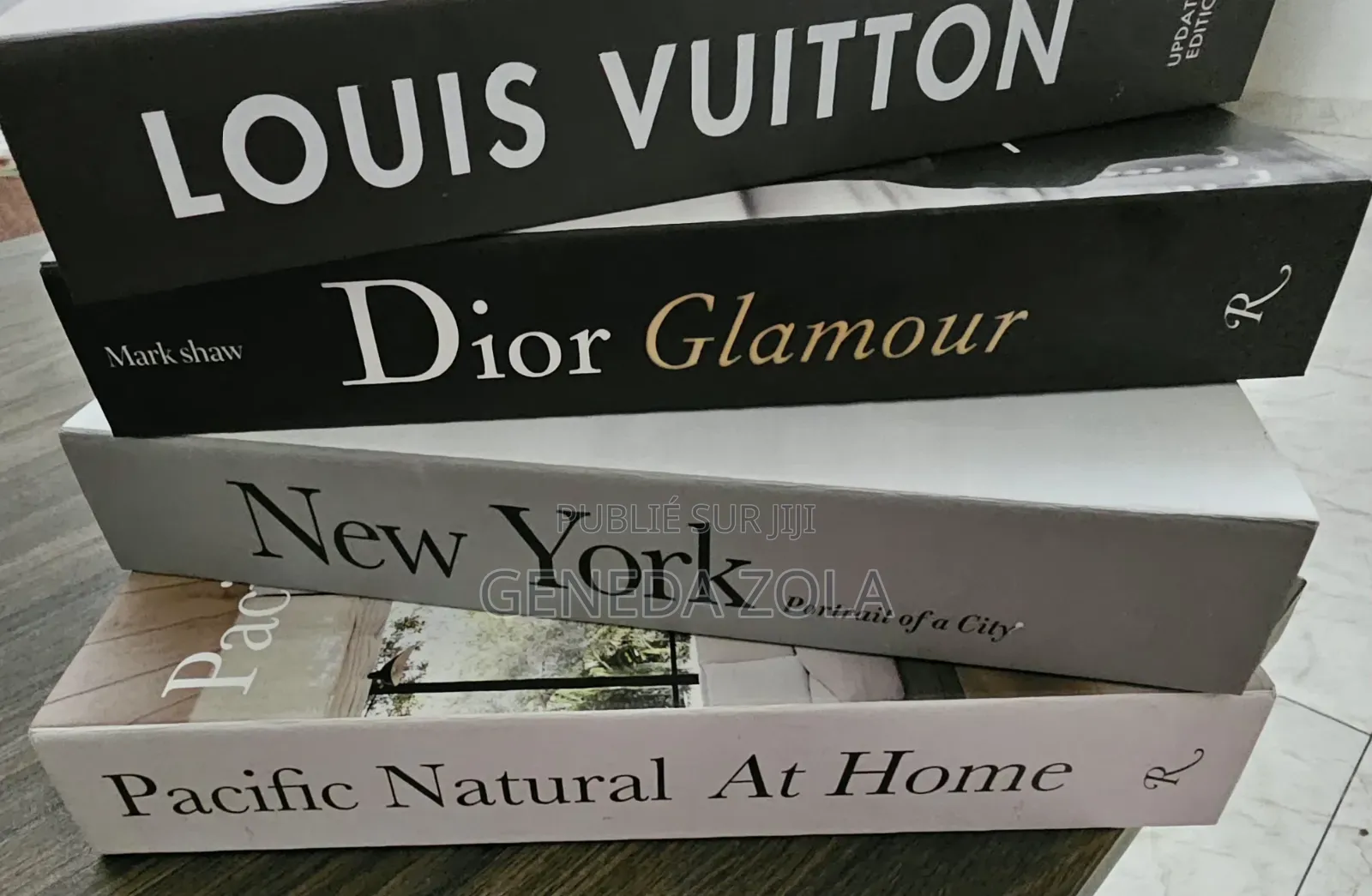 Livre Décoratif