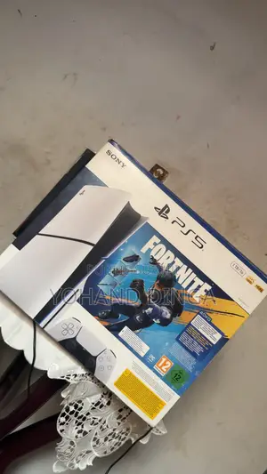 Ps5 Slime / Avec 3 Manettes / Neuf Avec Son Carton