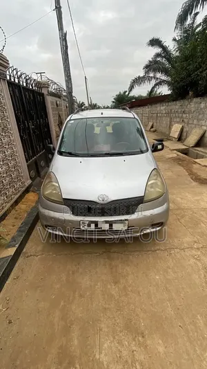 Toyota Yaris 1.5 2000 Gris