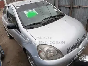 Toyota Yaris 1.5 2000 Gris