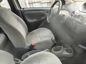 Toyota Yaris 1.5 2000 Gris