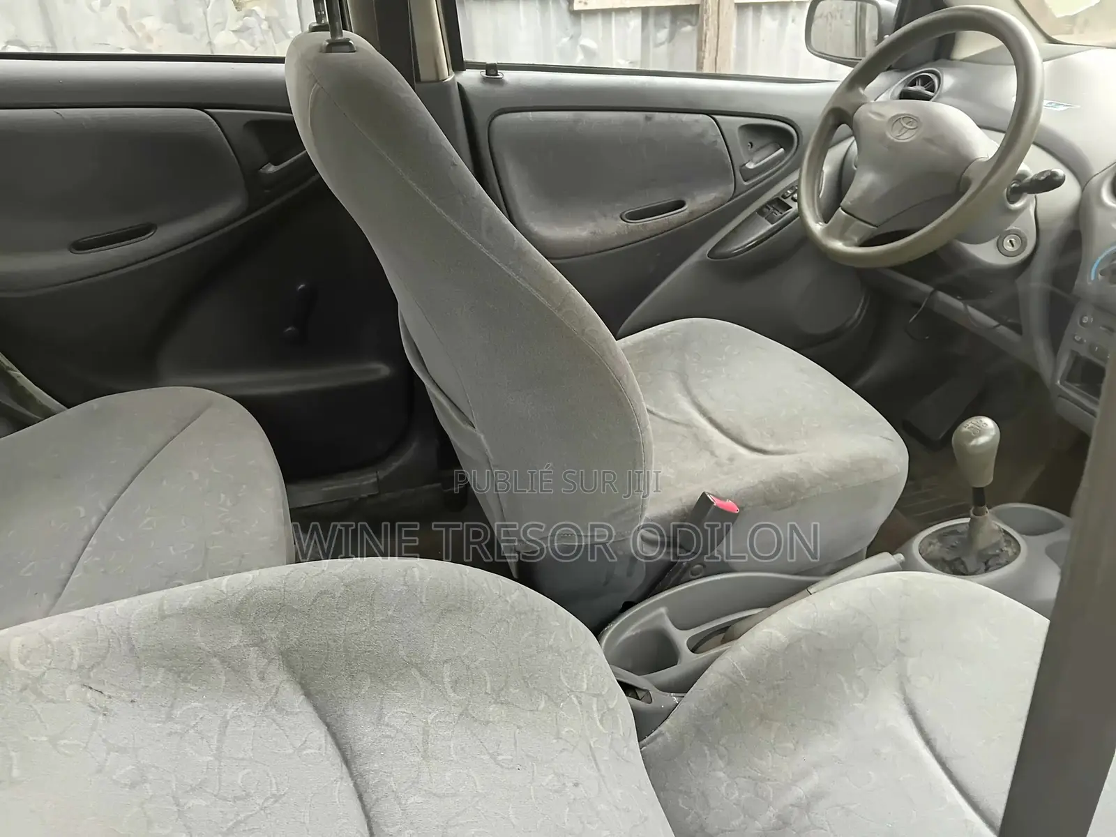 Toyota Yaris 1.5 2000 Gris
