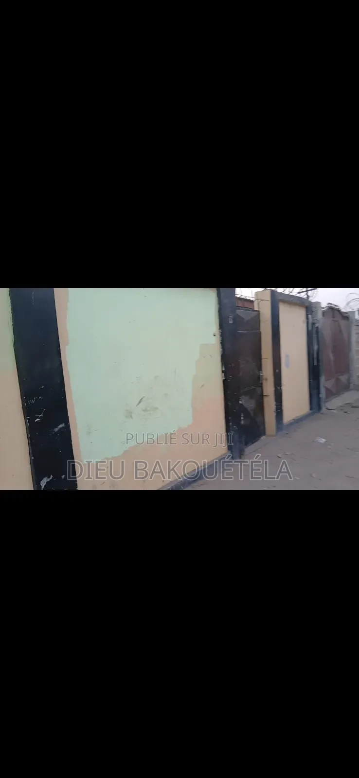 3chbre Maison dans Rue Mbiemo 392, Bacongo à Vendre