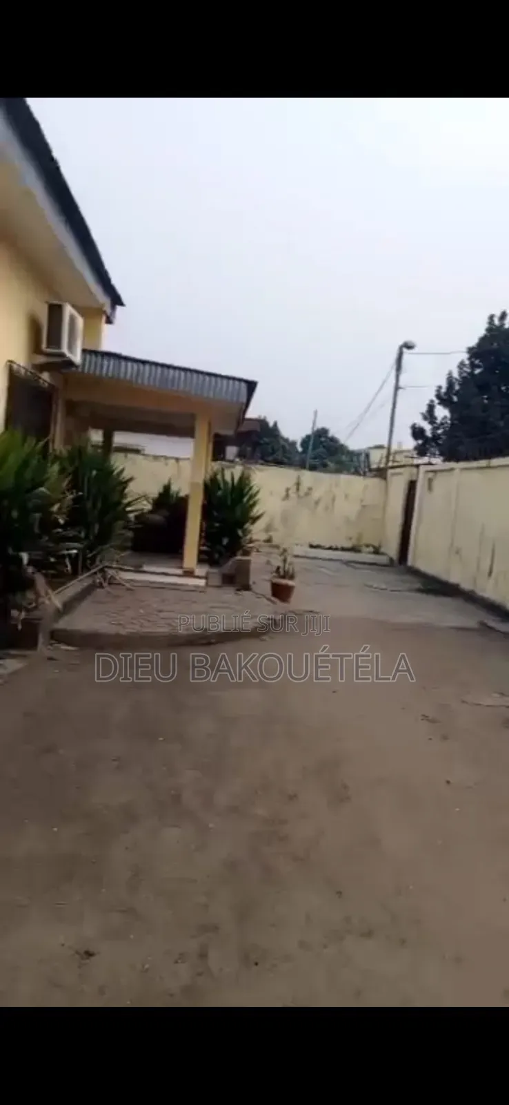 3chbre Maison dans Rue Mbiemo 392, Bacongo à Vendre