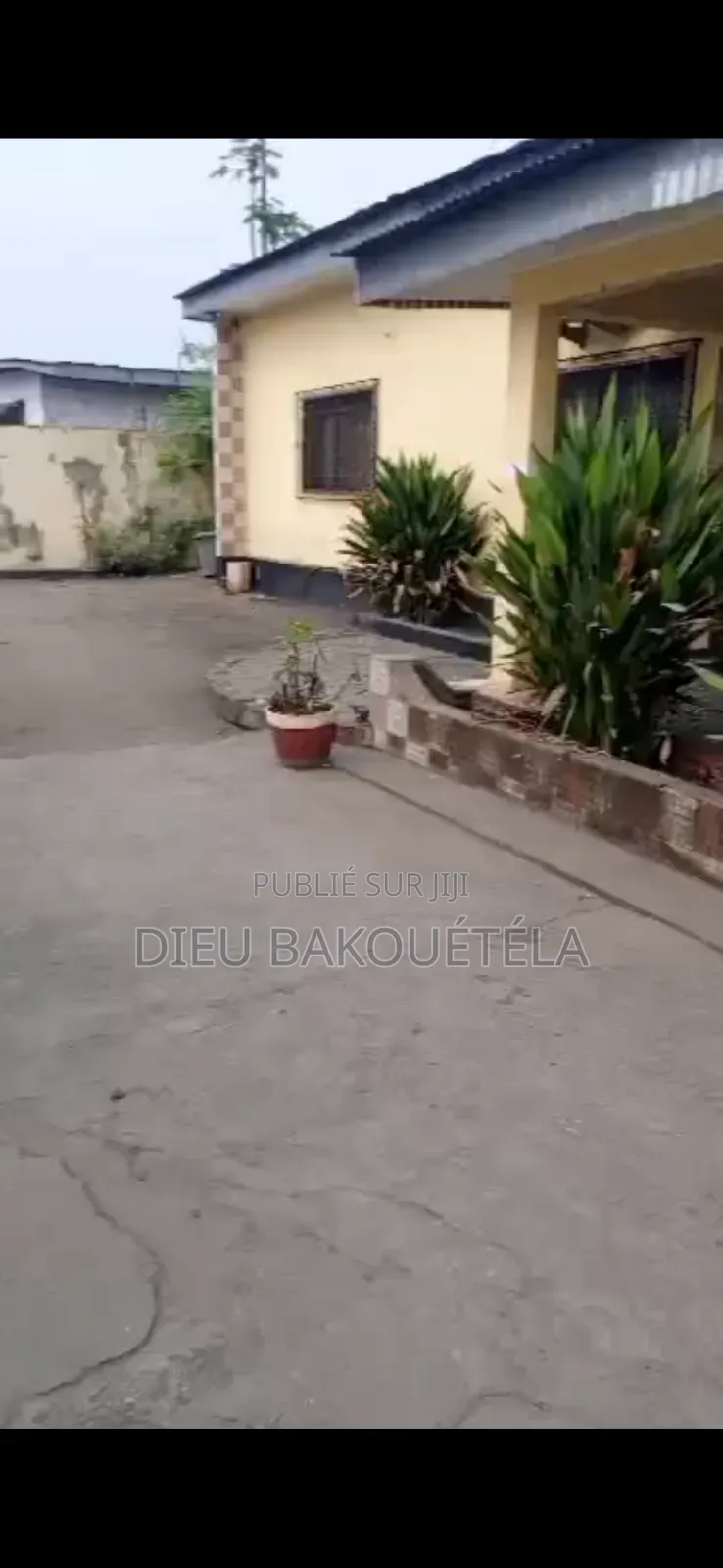 3chbre Maison dans Rue Mbiemo 392, Bacongo à Vendre