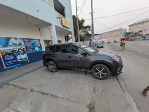 Toyota RAV4 2018 Bleu