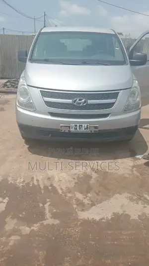 Hyundai H1 2025 Gris