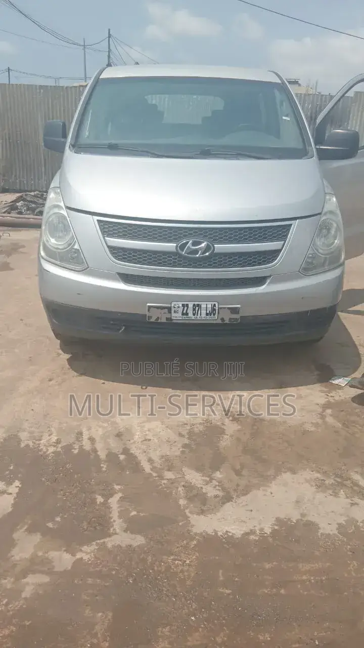 Hyundai H1 2025 Gris
