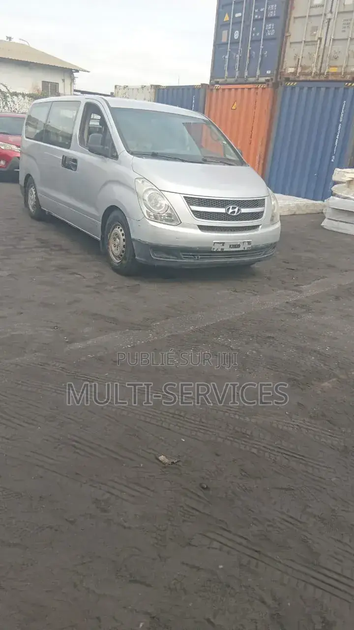 Hyundai H1 2025 Gris