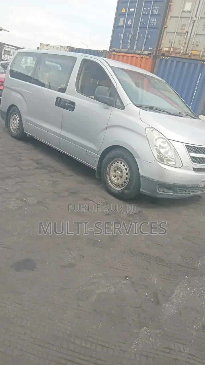 Hyundai H1 2025 Gris
