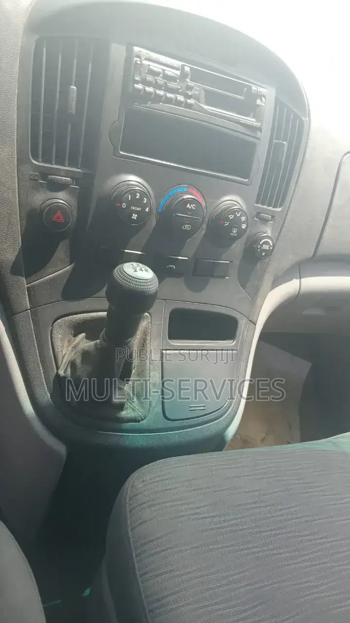 Hyundai H1 2025 Gris