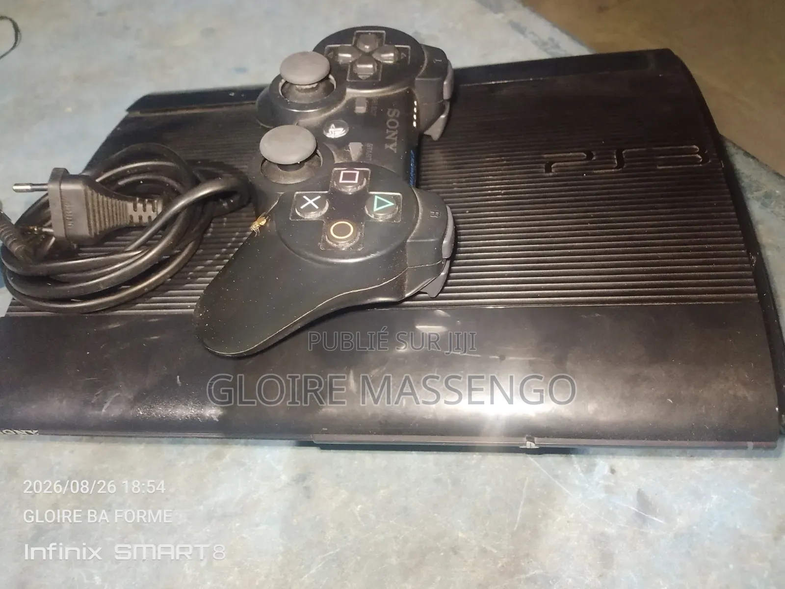 Vente d'Une PS3 Ultra Slim 500go