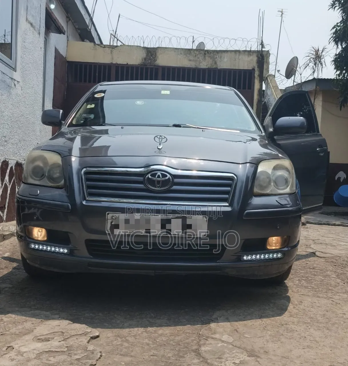 Toyota Avensis 2016 Gris