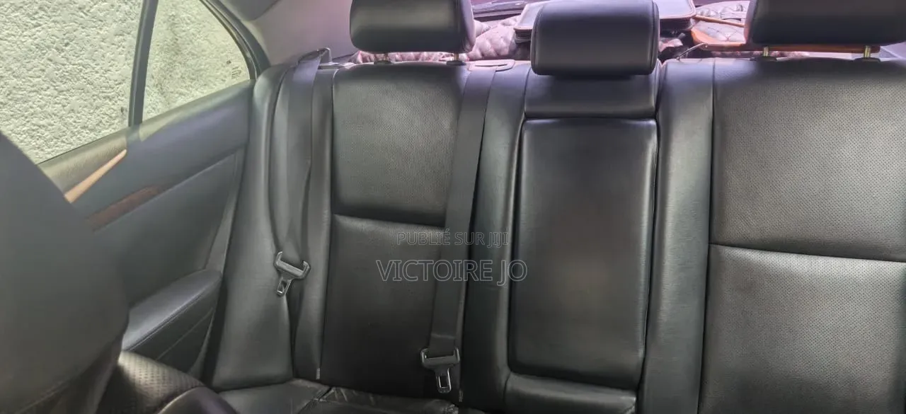 Toyota Avensis 2016 Gris