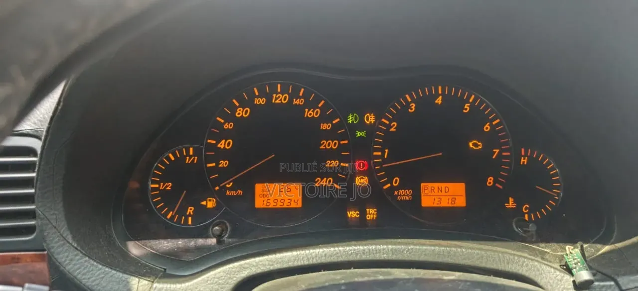 Toyota Avensis 2016 Gris