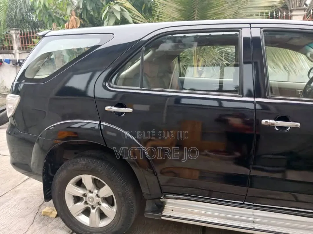 Toyota Fortuner 2016 Noir