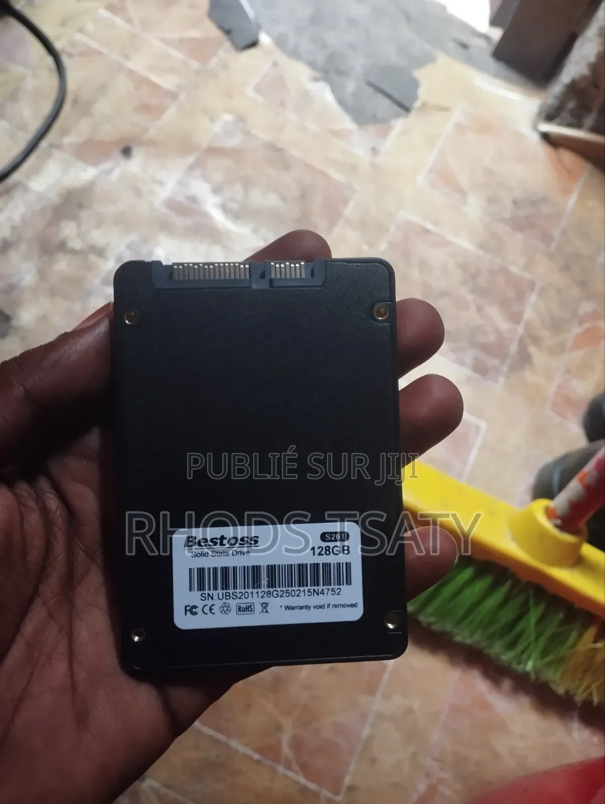 Disque Dur SSD 2.5 Sata De 128 Gb Dans Le Carton 15.000