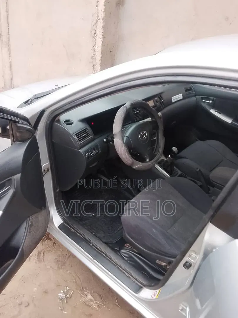 Toyota Corolla 2017 Gris