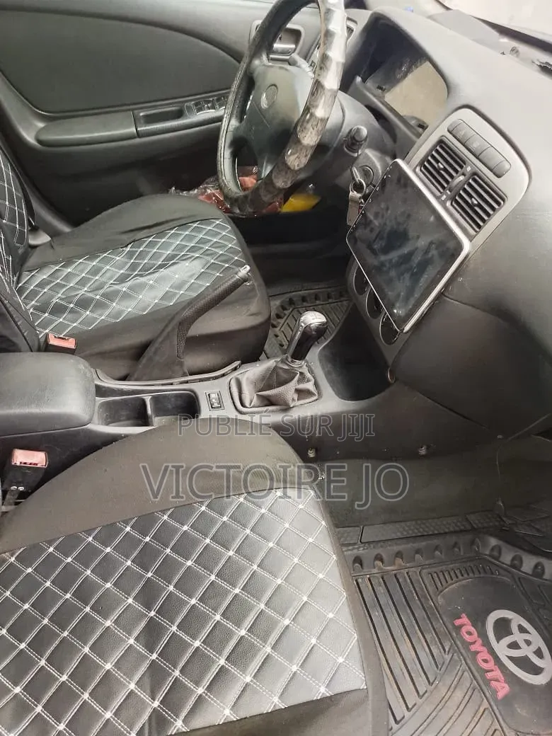 Toyota Avensis 2014 Gris