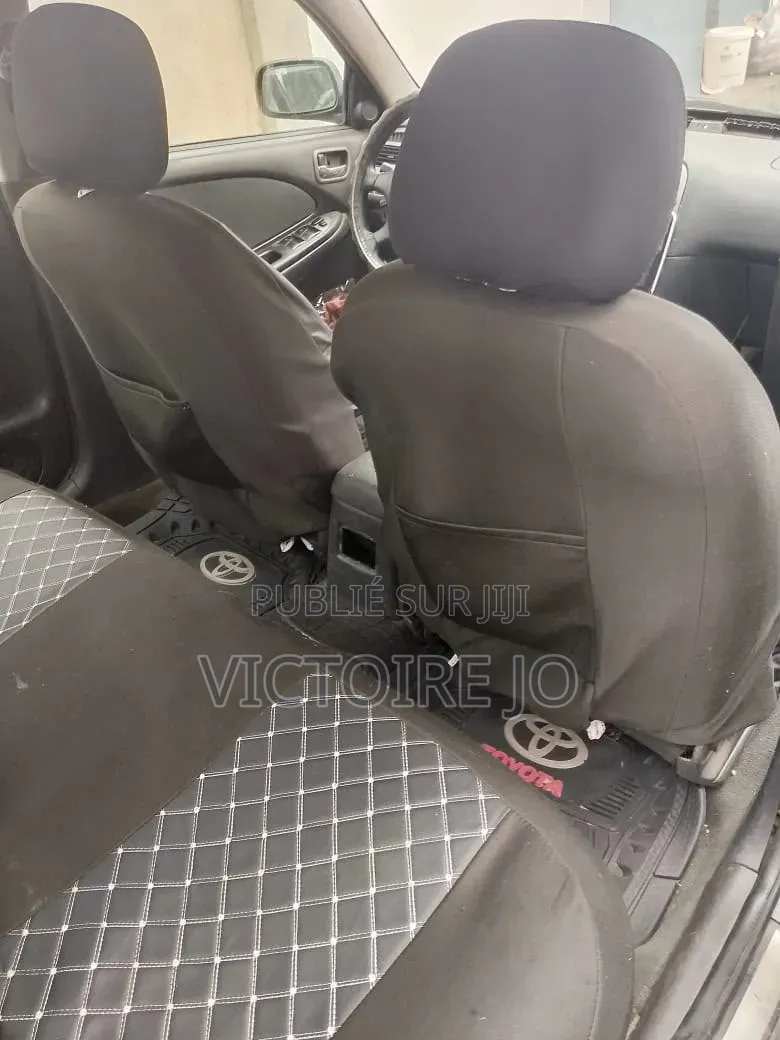 Toyota Avensis 2014 Gris