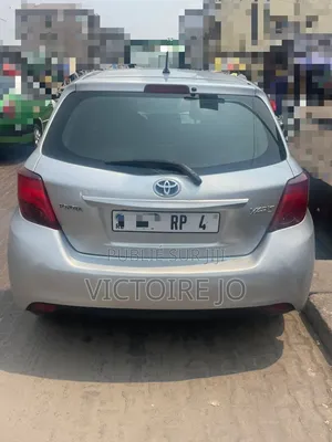Toyota Yaris 2017 Gris