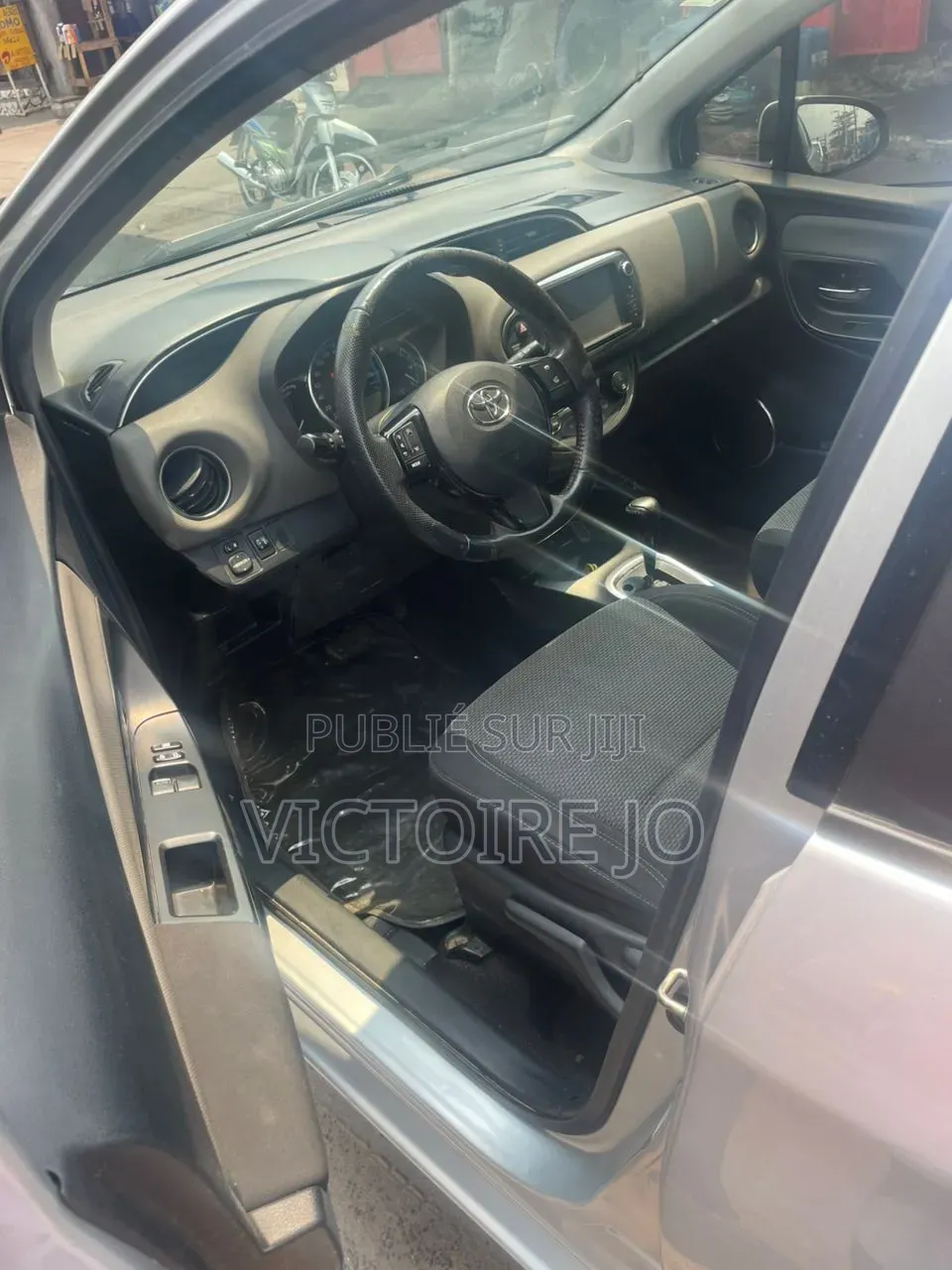 Toyota Yaris 2017 Gris