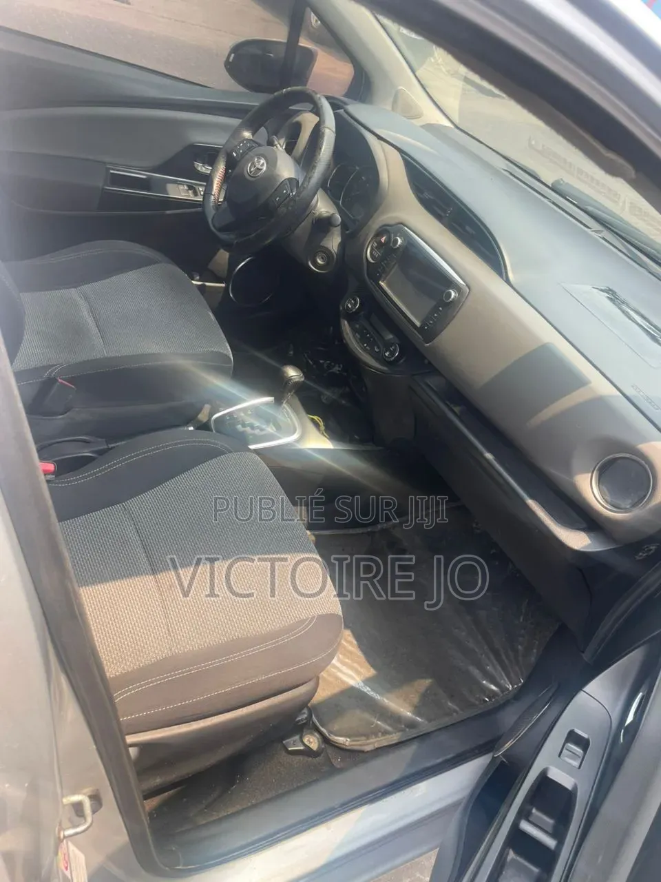 Toyota Yaris 2017 Gris