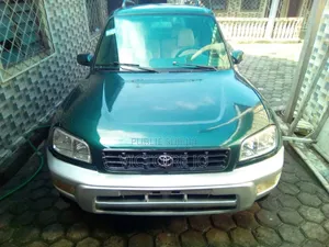 Toyota RAV4 Cabriolet 1998 Vert