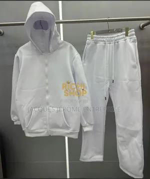 Complet Neutre Avec Cagoule