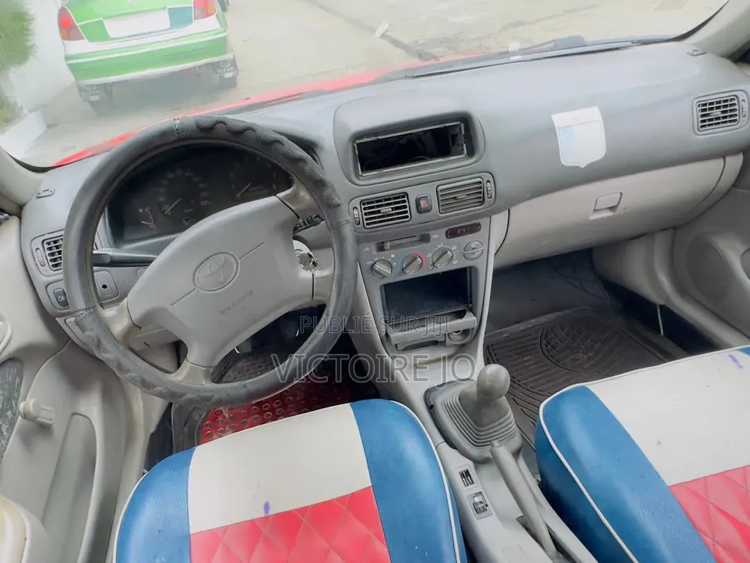 Toyota Corolla 2017 Rouge