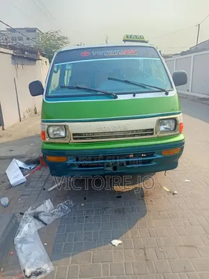 Toyota HiAce 2018 Vert