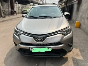 Toyota RAV4 2016 Doré
