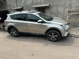 Toyota RAV4 2016 Doré