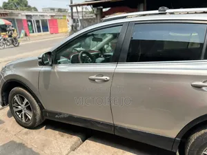 Toyota RAV4 2016 Doré