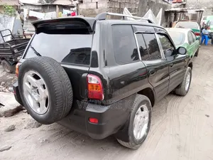 Toyota RAV4 2017 Noir